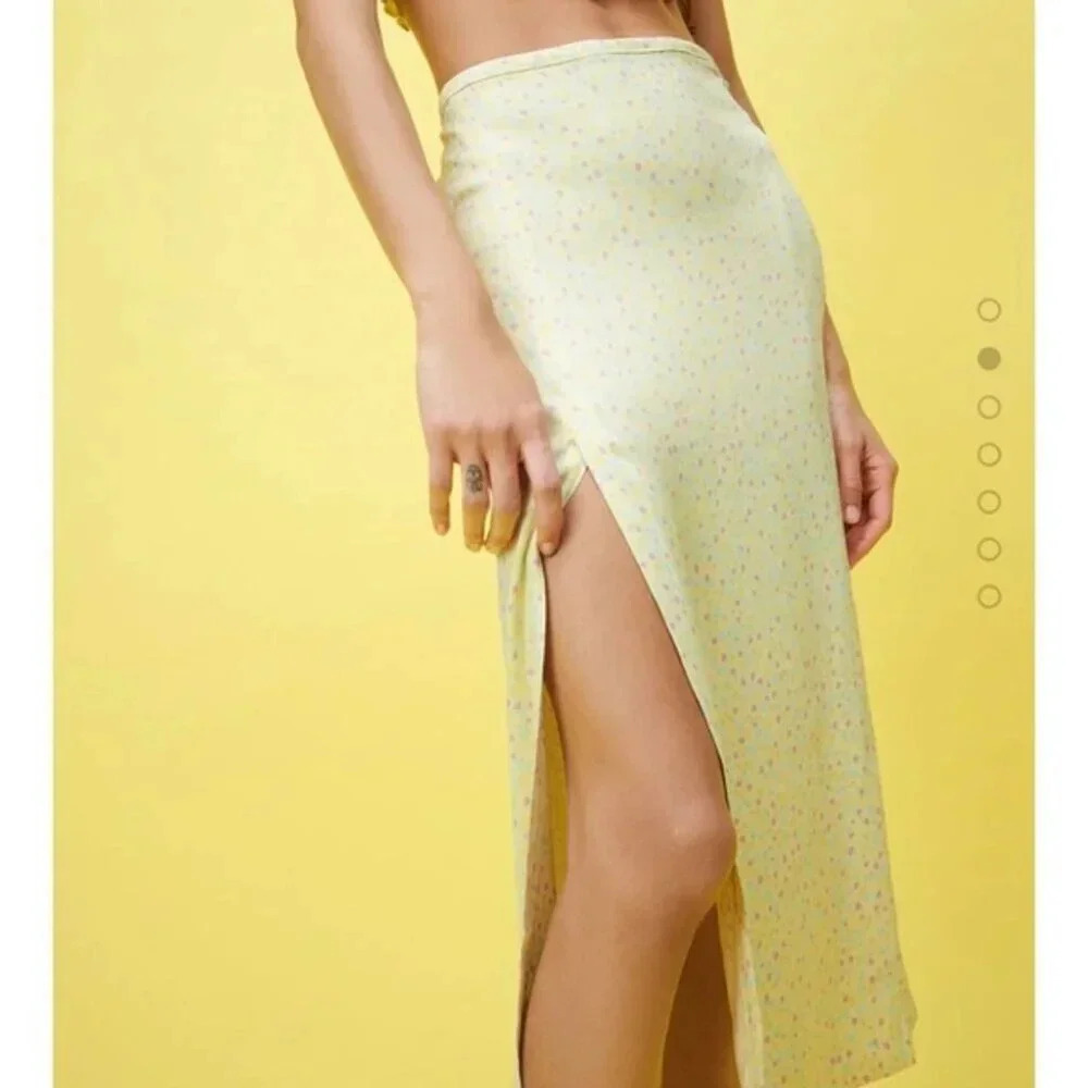 Zara Satin Effect Midi Skirt Yellow Floral Size Small